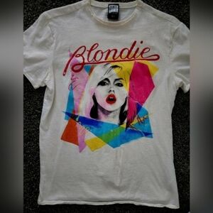 Blondie – Deborah Harry Graphic Tee (XS)
Iconic graphic t-shirt featuring Debora
